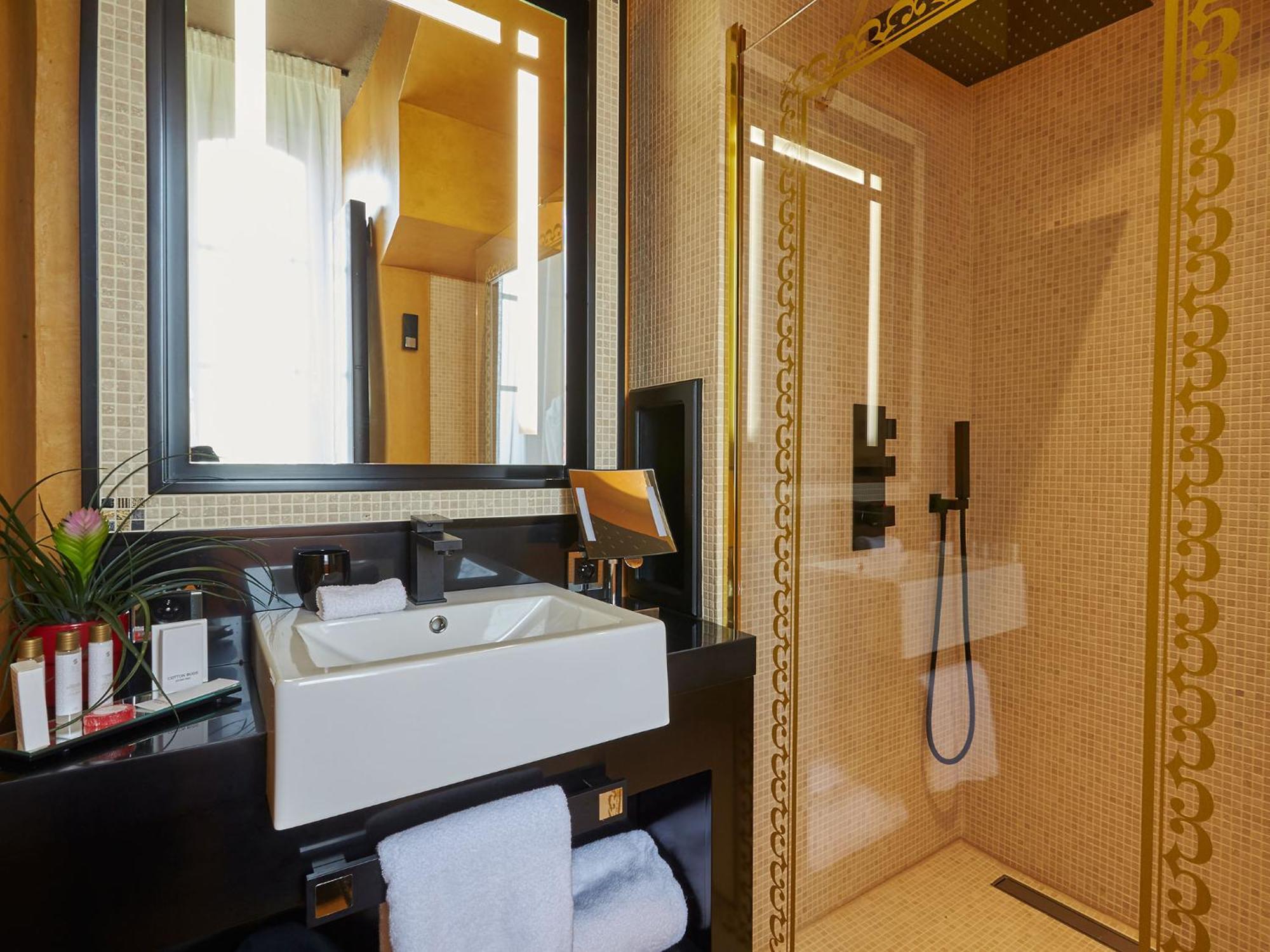 Le Stelsia Resort Saint-Sylvestre-sur-Lot Rum bild