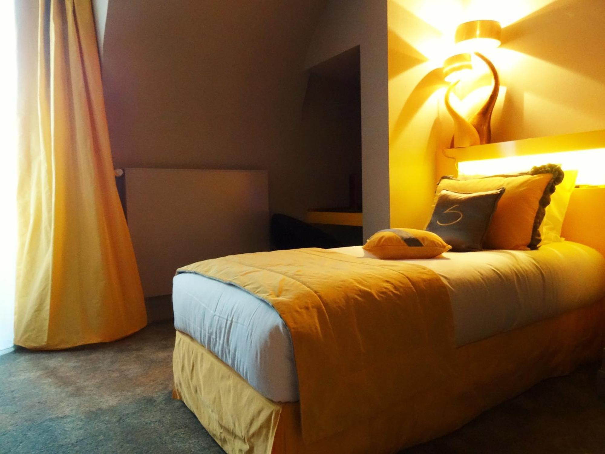 Le Stelsia Resort Saint-Sylvestre-sur-Lot Rum bild