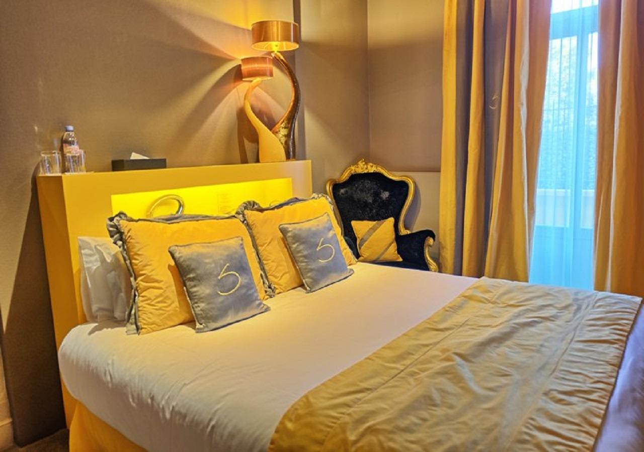 Le Stelsia Resort Saint-Sylvestre-sur-Lot Exteriör bild